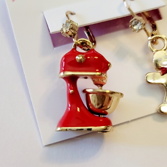 Betsey Johnson mismatched earnings Kitchen Aid mixer & Gingerbread cookie - Picture 2 of 6